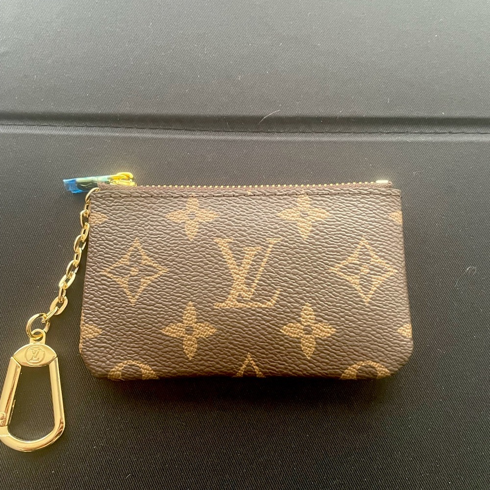 LV Key pouch Iconic monogram engraved zip( not authentic)